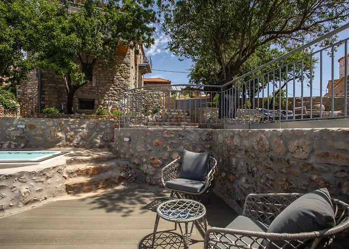 Rubeas Towers - Towers Complex Pírgosz